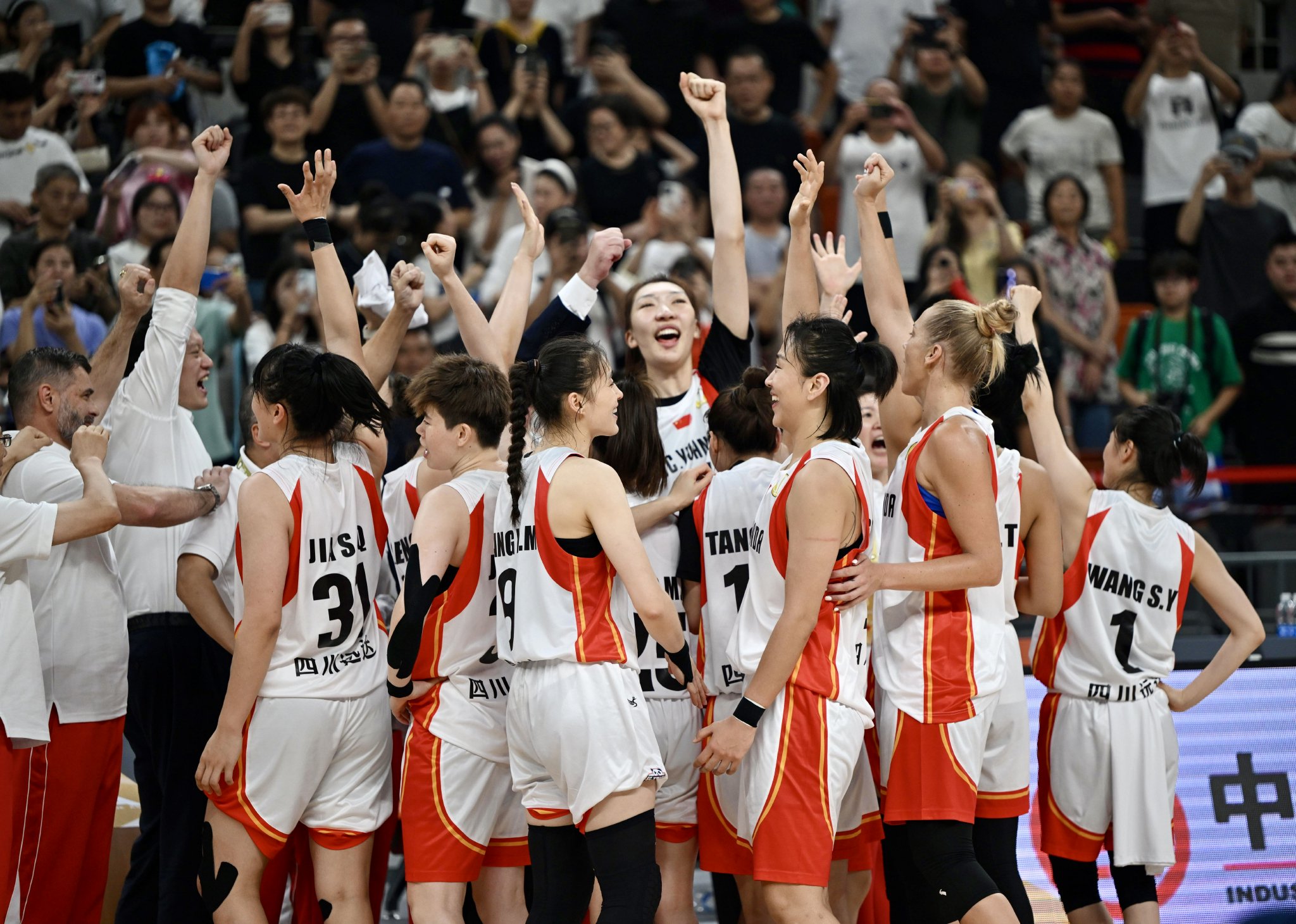 九游-全明星赛今夜再迎强敌，广州队篮板制胜，主帅态度——赛场秩序良好，更衣室氛围转暖的简单介绍-九游